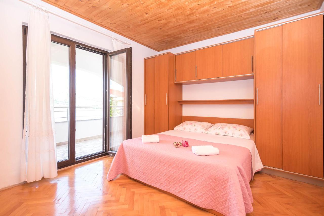 Apartments Salis Pag Town Exterior photo